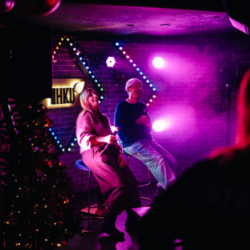 Arcady team zingt karaoke tijdens jubileumreis in Lapland